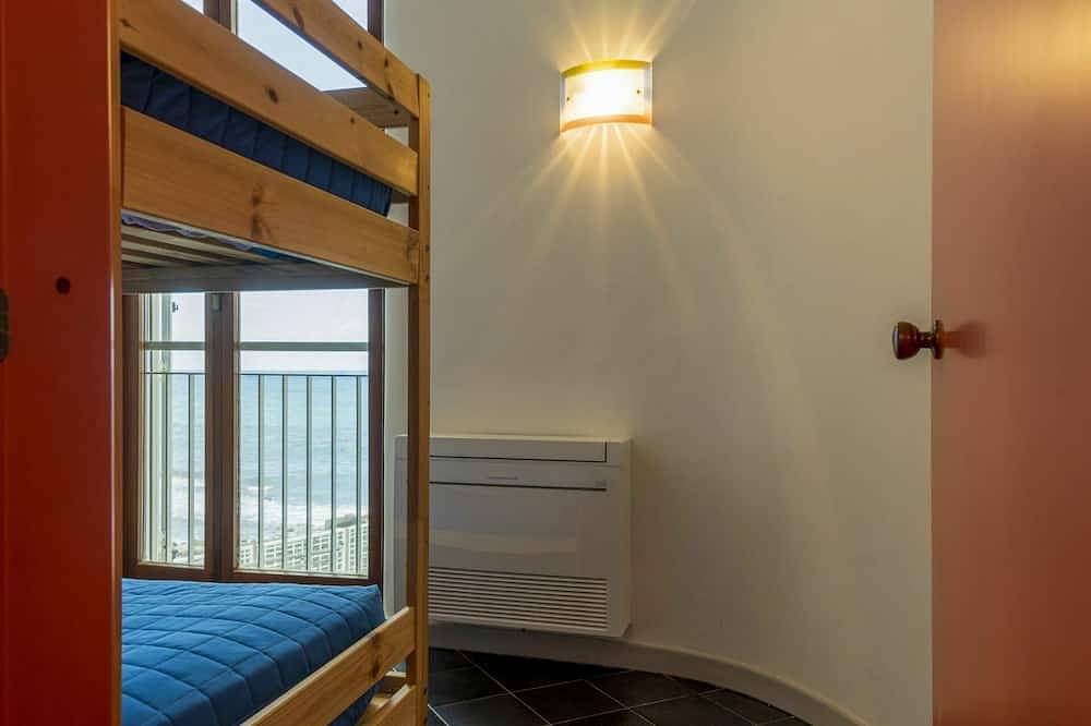 Wonderful private villa for 8 people with Wifi, A/C, hot tub, Tv, terrace and pets allowed in Santa Marinella, Rome Province