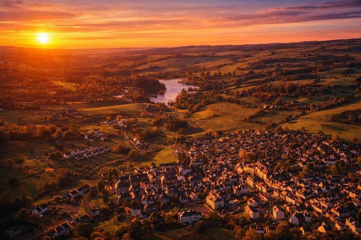 Location de vacances pour 8 personnes, avec jardin dans Office De Tourisme Du Pays De Mauriac