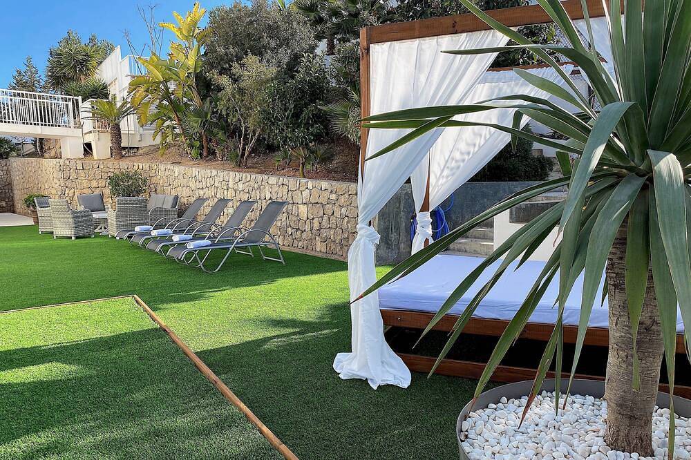 Villa With Pool 2Km From Ibiza Town And Talamanca Beach in Cap Martinet, Santa Eulària des Riu