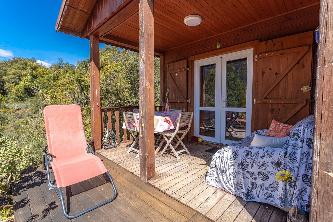 Chalet 'Corbieres' con vistas a la montaña, piscina compartida y terraza privada in Rouffiac-des-Corbières, Parque Natural Regional Corbières-Fenouillèdes