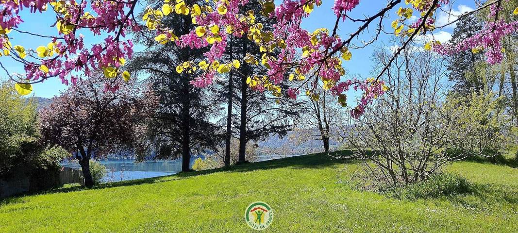 Gîte pour 4 personnes, avec vue sur le lac et jardin dans Lac de Paladru - 2