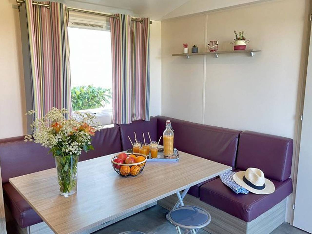 Spacieux Cottage avec Terrasse pour 6 Personnes in Petit-Palais-et-Cornemps, Région de Libourne