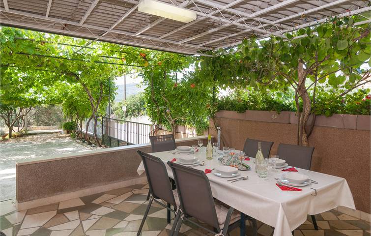 Ferienhaus mit Meerblick für 7 Personen, mit Terrasse in Split-Dalmatien - 2