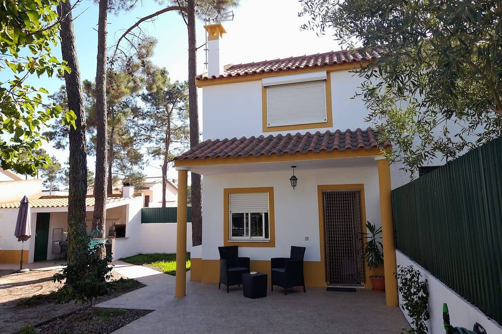 Vivenda Unifamiliar in Aroeira, Charneca de Caparica e Sobreda