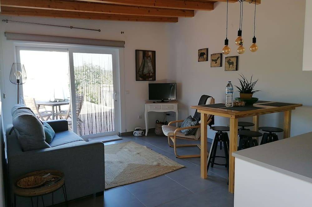 La Casinha, situada en un lugar paradisíaco tiene por telón de fondo, la Laguna. in Nadadouro, Leiria District