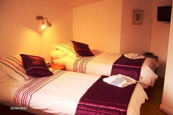 Gîte pour 5 personnes, avec balcon et piscine dans Casino De Brides Les Bains - 2