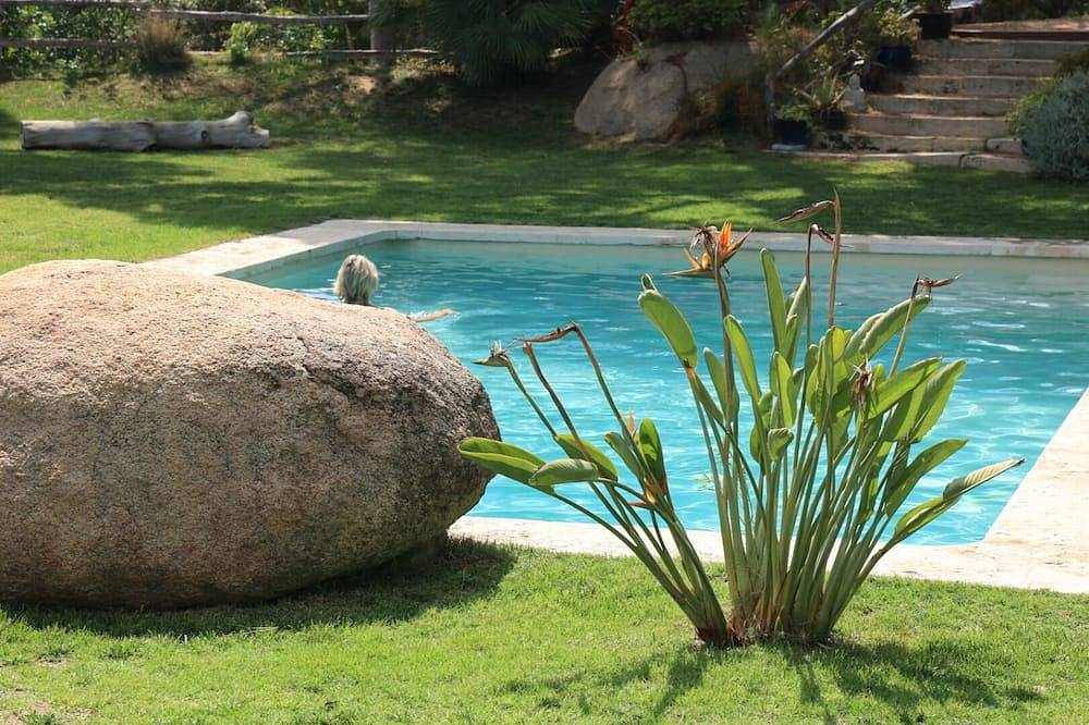 Entire apartment, Mediterranean Sea-View Loft on Estate near Barcelona – nature, pool & wellness in Supermaresme, Sant Andreu de Llavaneres