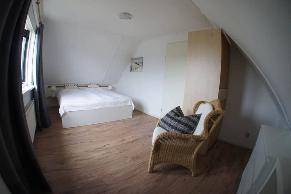 Child-friendly luxury thatched holiday villa by sea near the beach, sauna, Wifi in Julianadorp aan Zee, Julianadorp