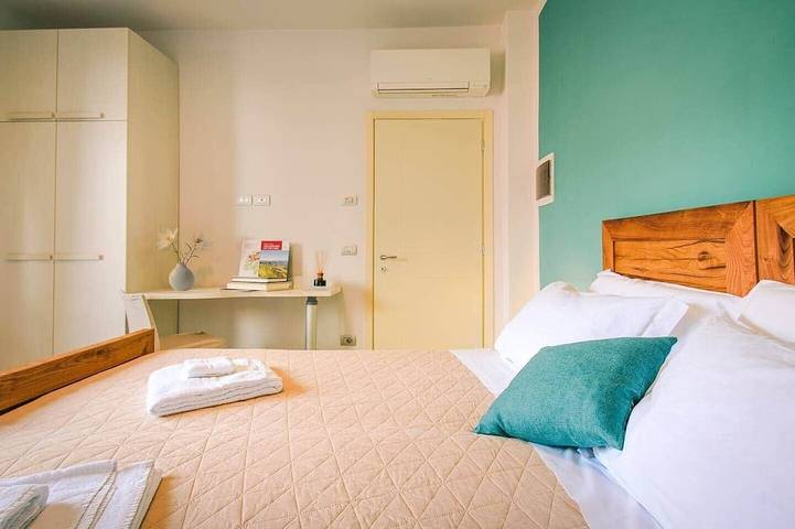 Appartement entier, La Rosa nel Borgo – Suite avec balcon et garage in La Morra, Langhe