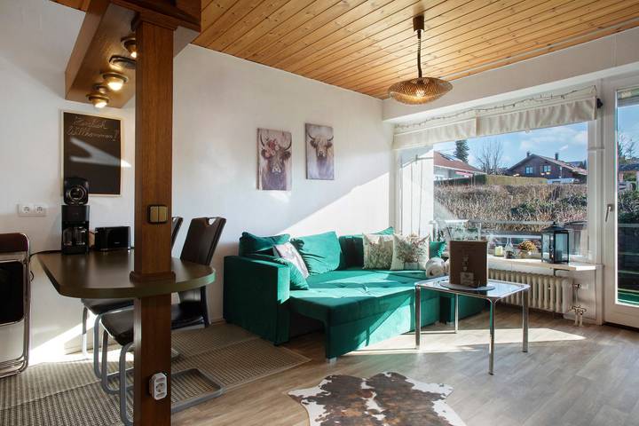 Gehele studio, Appartement 'Gute Zeit' met uitzicht op de heuvels, privé tuin en Wi-Fi in Weiler-Simmerberg, Zwaben (Bayern)