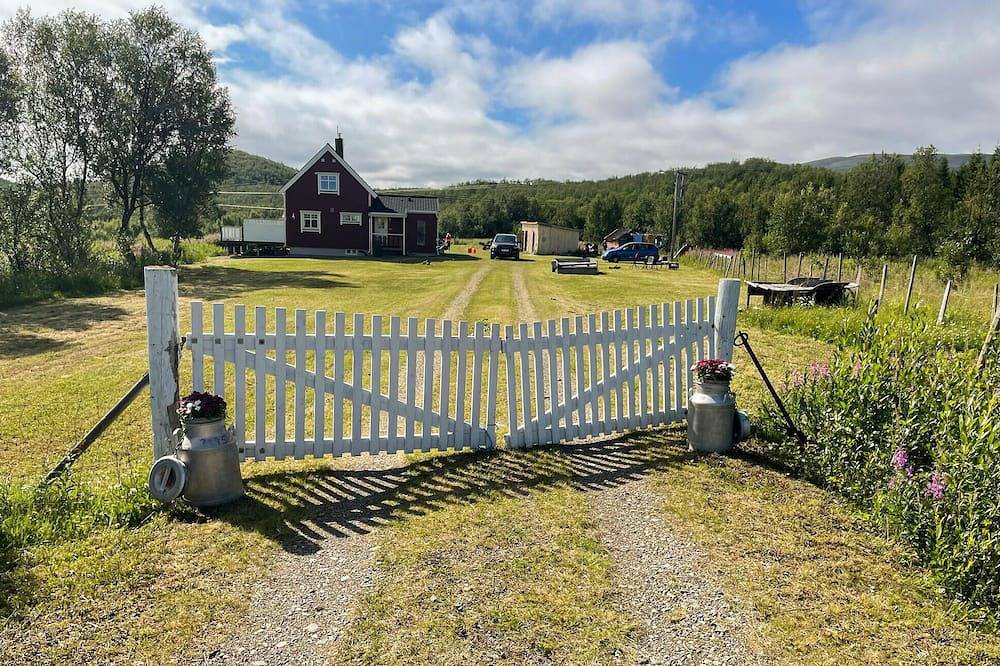 4 bedroom awesome home in Indre Billefjord in Porsanger