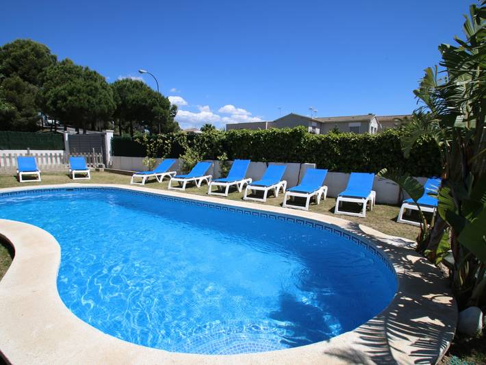 Location de vacances pour 6 personnes, avec Terrasse ainsi que Jardin et Piscine à Cambrils