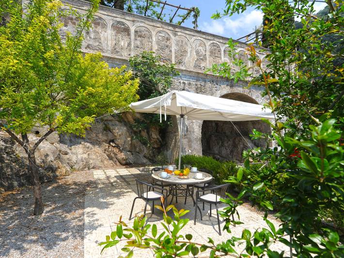Vacation rental for 5 people, with yard in Amalfi