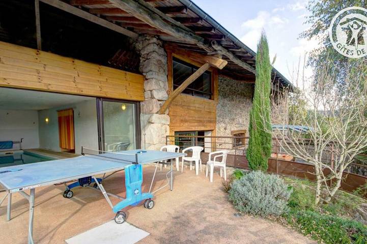Gîte pour 8 personnes, avec Terrasse ainsi que Jardin et Piscine