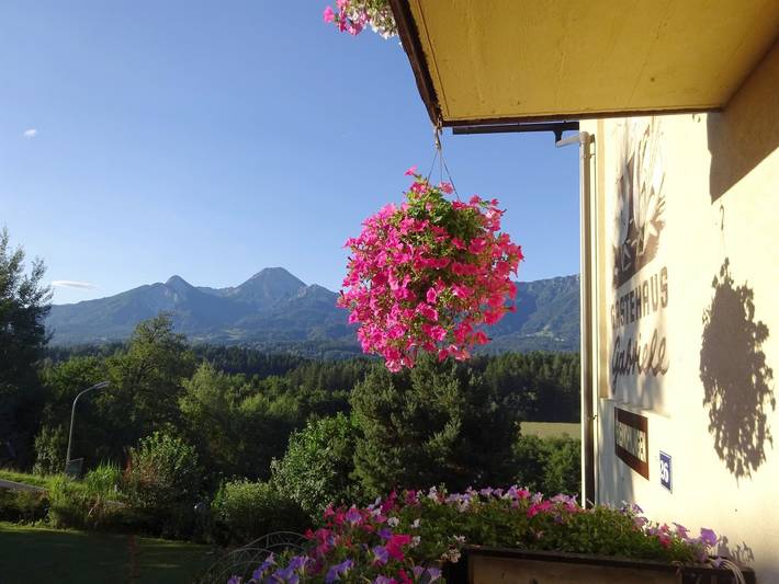 Ferienwohnung für 4 Personen, mit Balkon und Terrasse sowie Garten am Faaker See