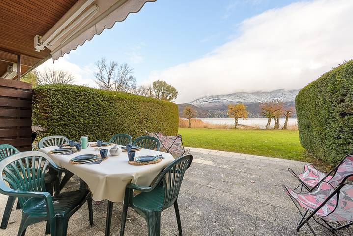 Vakantieappartement voor 5 personen, with Terras and Tuin as well as Uitzicht op het meer aan het meer van Annecy