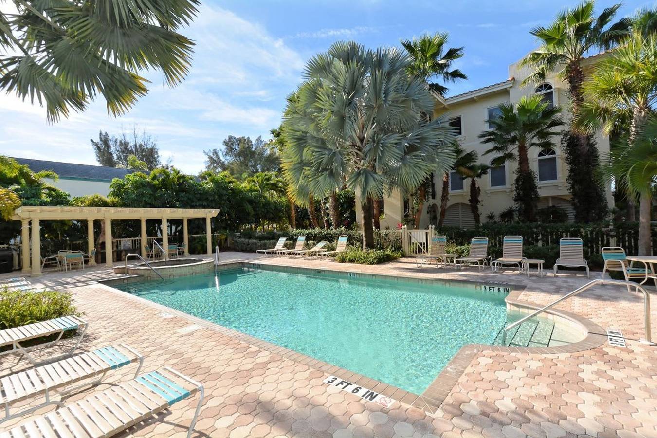 Apartamento entero, Direct Beach Access Beautiful Resort Balcony in Holmes Beach, Anna Maria Island