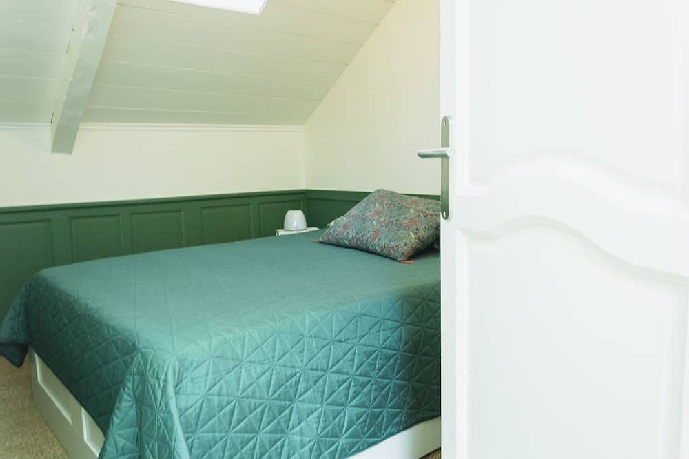 Holiday Home \"Ty Pesker\" with Air Conditioning in Pleurtuit, Saint-Malo region