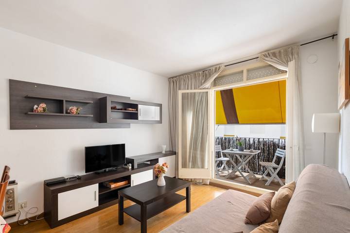 Apartamento entero, Apartamento 'Oasis' con piscina compartida, jardín compartido y Wi-Fi in Sitges, Garraf