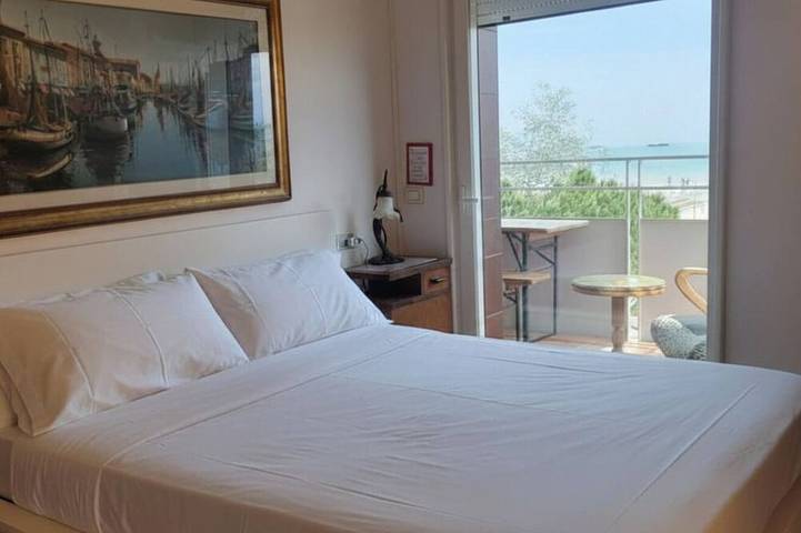 Apartamento entero, Cesenatico, four-room apartment facing the sea with a panoramic terrace in Cesenatico, Provincia de Forlì-Cesena