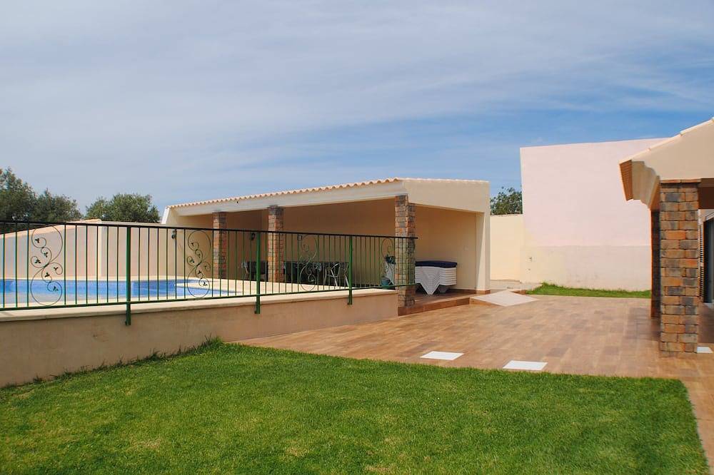 Villa with private pool. Rural area. in Estoi, Faro