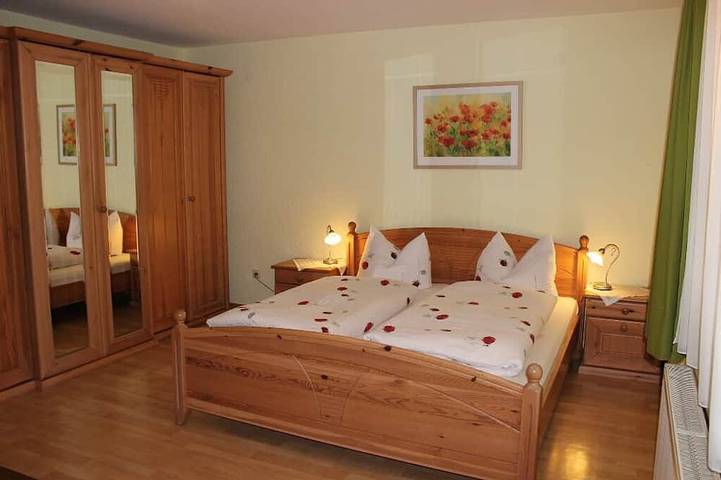 Ganze Wohnung, Gemütliche Ferienwohnung nahe am Waldrand in Bad Griesbach, Bayerische Golf und Thermenland