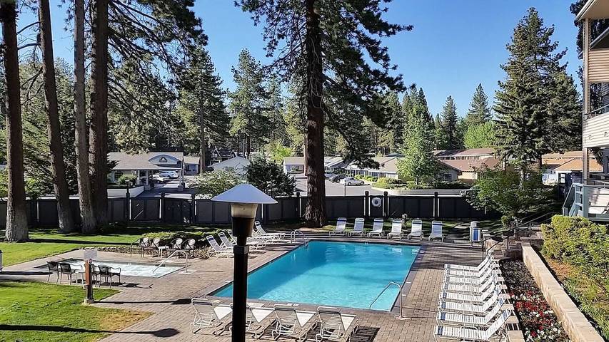 Vacation apartment for 2 people, with sauna and hot tub as well as pool by Lake Tahoe