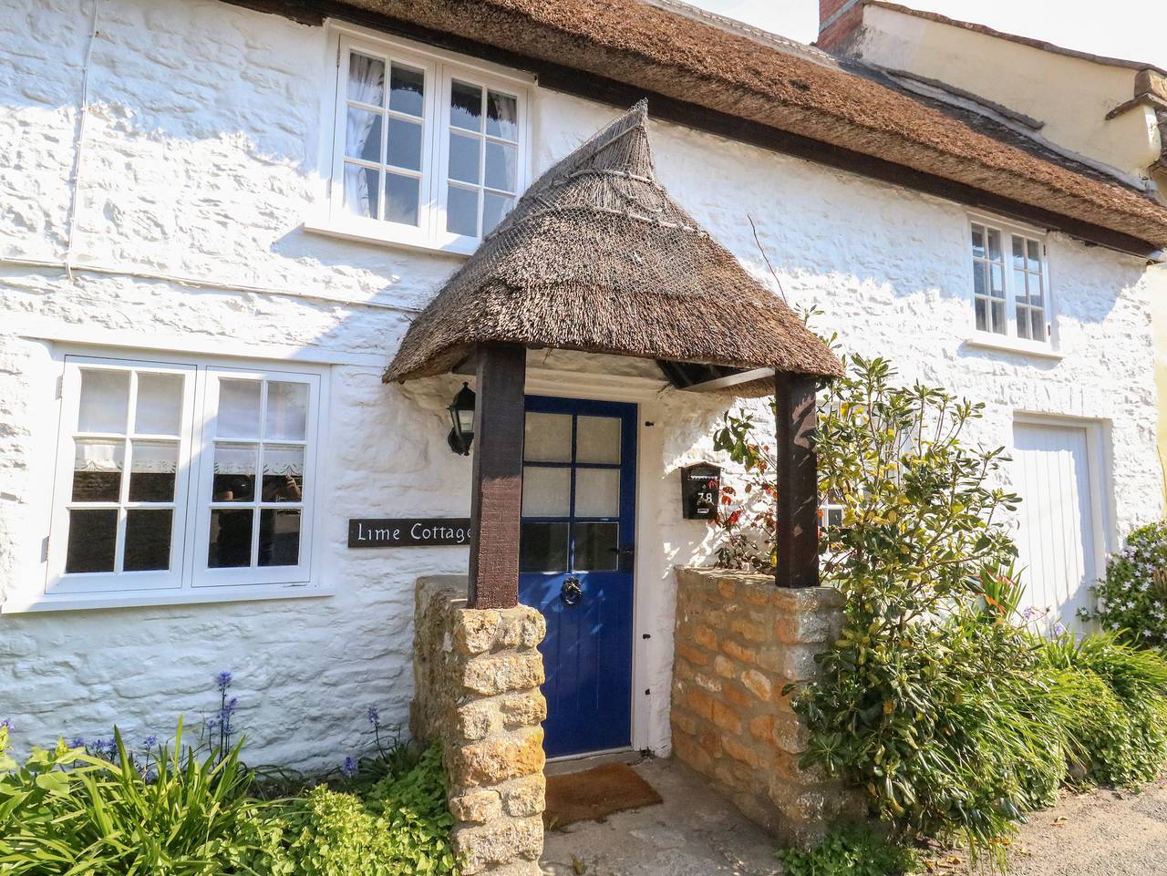 Lime Cottage in Burton Bradstock, Dorset