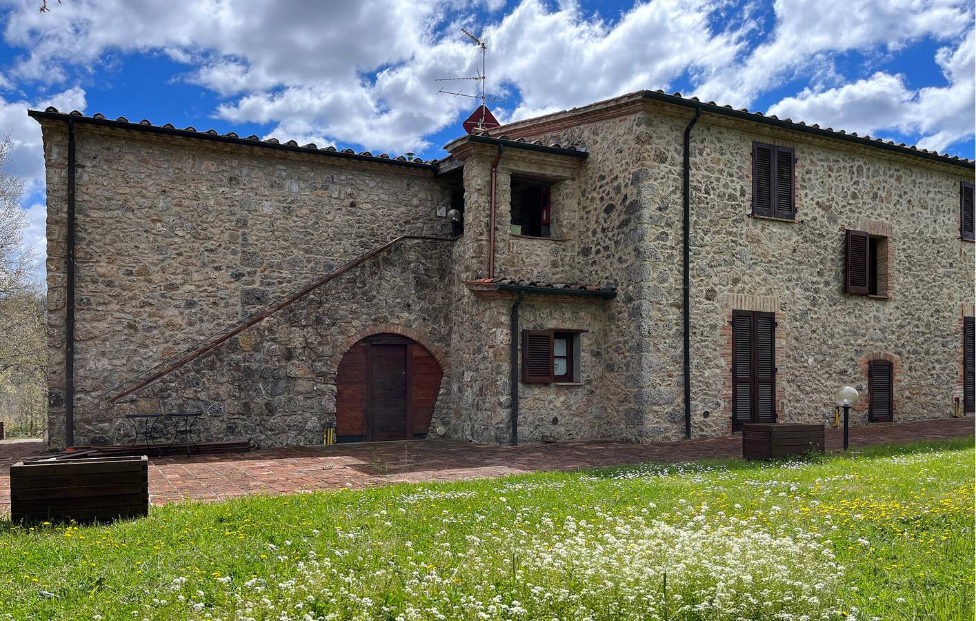 Entire holiday apartment, Riverside Garden Retreat with WiFi & Parking in Massa Marittima, Grosseto Province