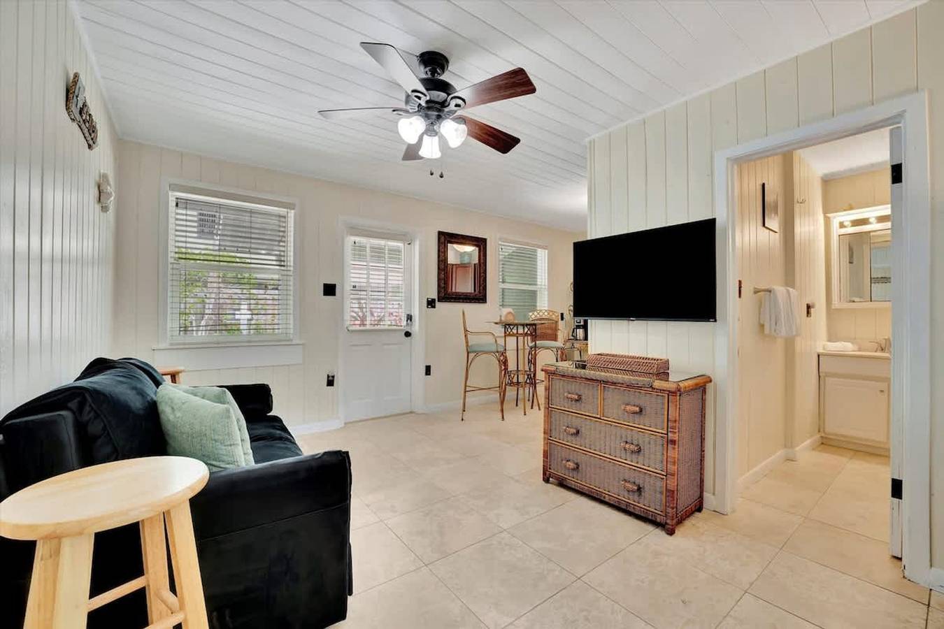 Apartamento entero, Stones Throw Beachside Bungalow  2 At The Beach  in Indian Rocks Beach, Pinellas County