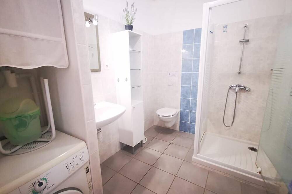 La Glycine - Poussan in Poussan, Côte d'Améthyste