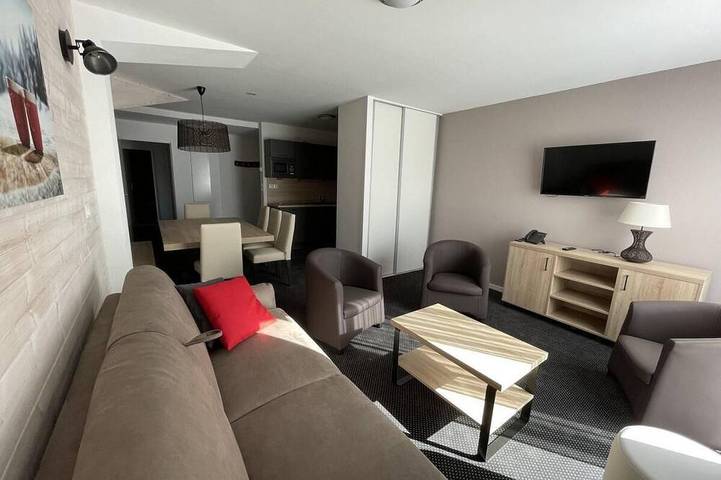 Appartement entier, À 150m des pistes de ski, 4ème étage, vue station/montagne, piscine, télévision, casier à ski, 74m² in Gourette, Eaux-Bonnes