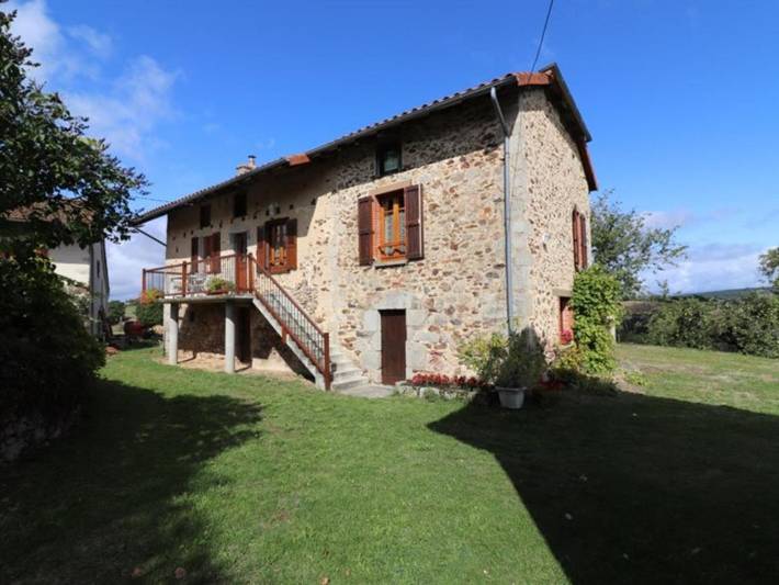 Location de vacances pour 5 personnes, avec Balcon et Jardin à Boisset (Cantal)