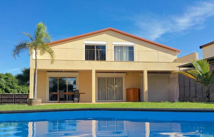 Villa pour 5 personnes, avec jardin et piscine ainsi que terrasse et vue