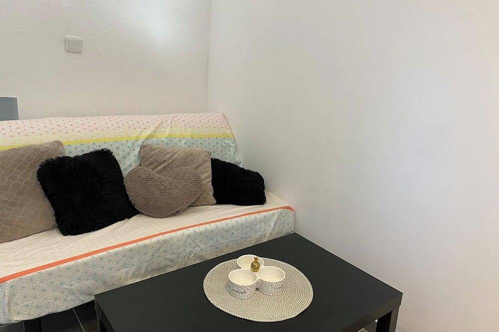 Entire apartment, Studio de Plan Pied in Châteauneuf-Grasse, Cannes region