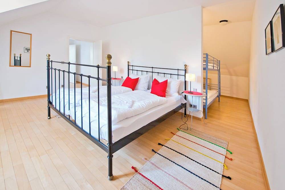 Ganze Wohnung, Großzügige Ferienwohnung \"Wölfchen\" direkt am Hafen von Rheinsberg in Rheinsberger See, Rheinsberg