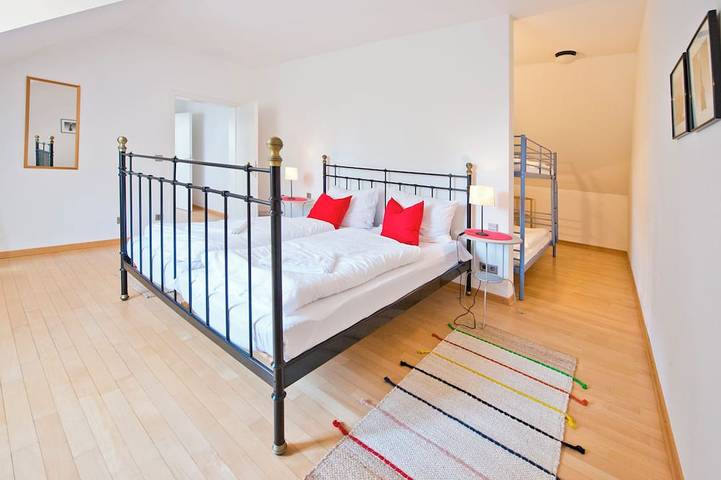 Ganze Wohnung, Großzügige Ferienwohnung \"Wölfchen\" direkt am Hafen von Rheinsberg in Rheinsberger See, Rheinsberg