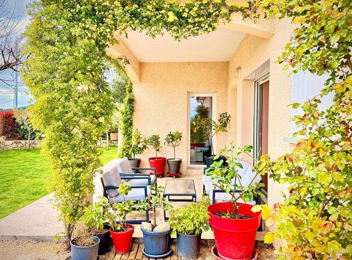 Villa per 8 persone, con Terrazza e Giardino nonché Piscina e Panorama a Joyeuse