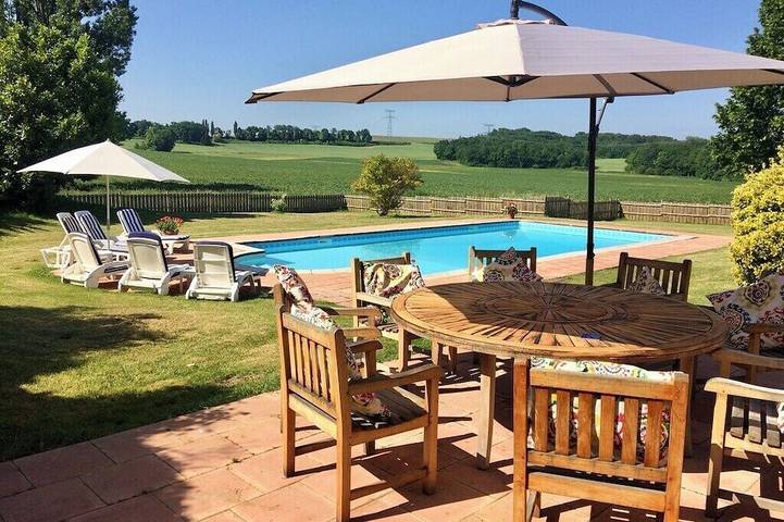 Location de vacances pour 12 personnes à Saint-Méard-de-Gurçon