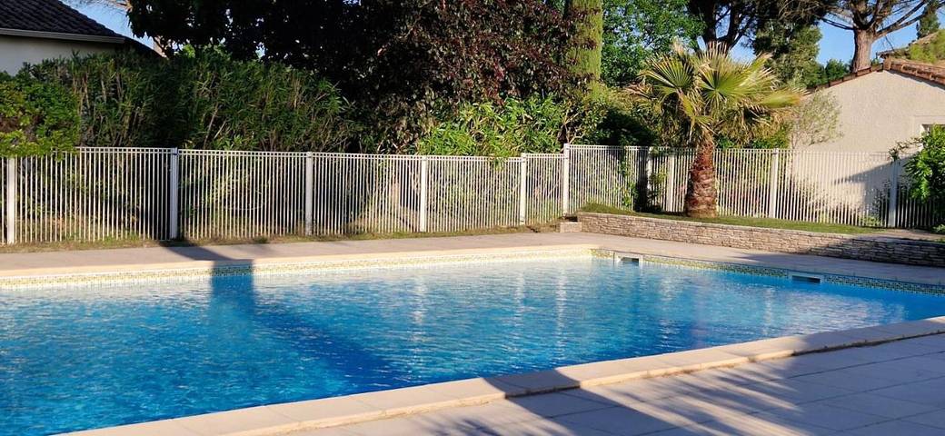 Location de vacances pour 4 personnes, avec jardin ainsi que piscine et terrasse à Montboucher-sur-Jabron - 2