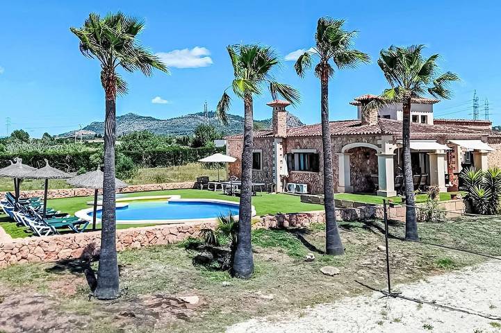 Holiday home for 10 people, with garden and pool - 1