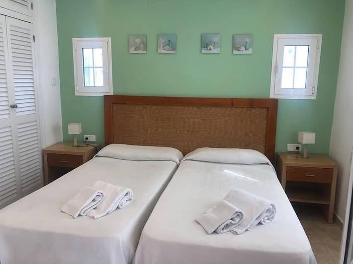 Gîte pour 4 personnes, avec vue et jardin ainsi que bassin pour enfant et piscine à Son Bou - 3