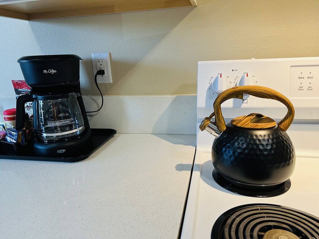 Ganze Wohnung, Mad Men Retro Style w/ Record Player in Salem (OR), Willamette Valley