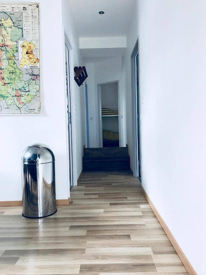 Three-Bedroom Cottage in Chemilly, Allier