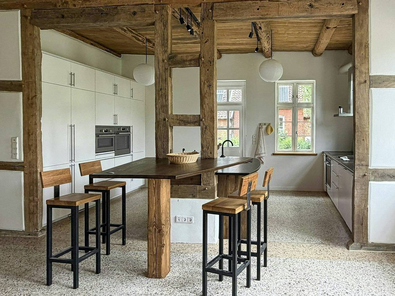 Old farmhouse with its own sports hall in Rodewald, Aller-Leine Valley