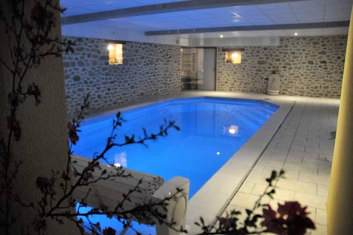 Location de vacances pour 15 personnes, avec jardin, animaux acceptés à Saint-Priest-la-Feuille