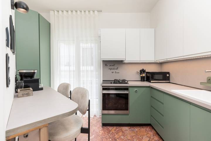 Ganze Wohnung, Ferienwohnung für 5 Personen mit Balkon in Thessaloniki und Umgebung