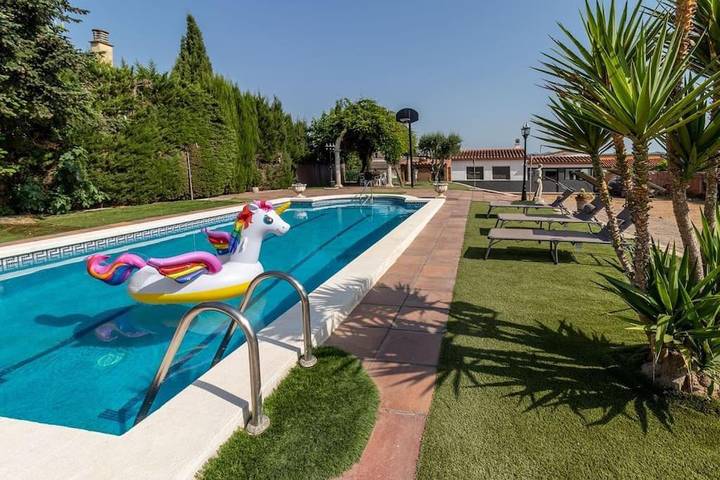 Casa rural para 8 personas, con Terraza y Jardín además de Piscina y Vistas en Riudellots de la Selva