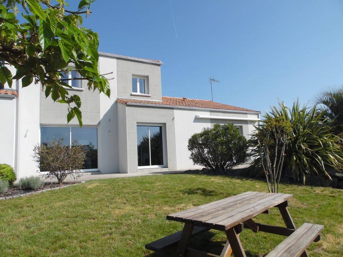 Family Room with Garden View in Challans, Vendée