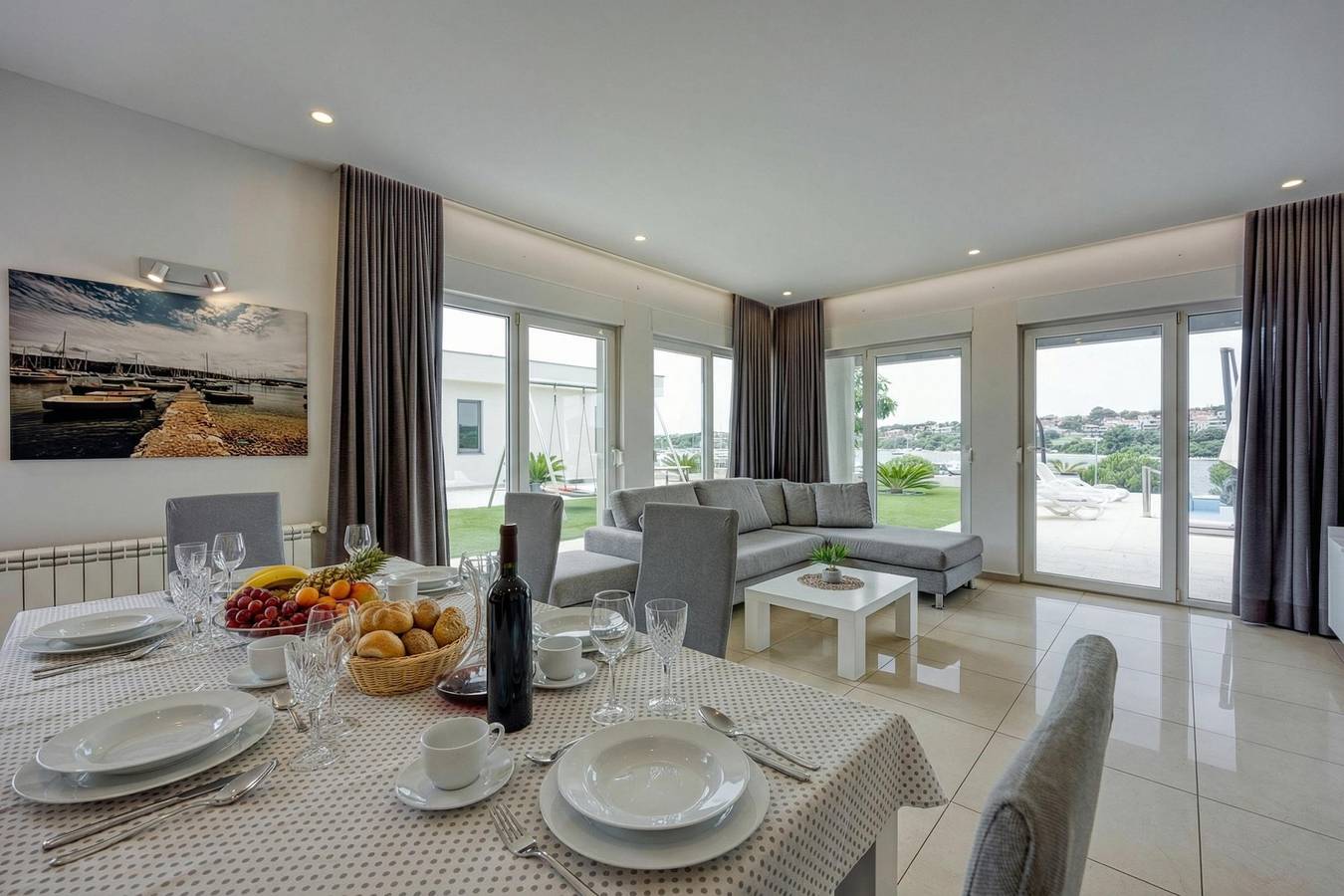Ganze Wohnung, Elegant Panoramic Seaview Apartment 1 in Banjole, Südküste Istrien